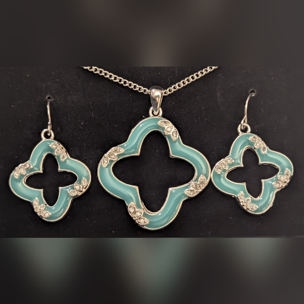 "Turquoise Flower" Enamel Necklace & Earring Set by AVON SAQ- NIB- Silvertone